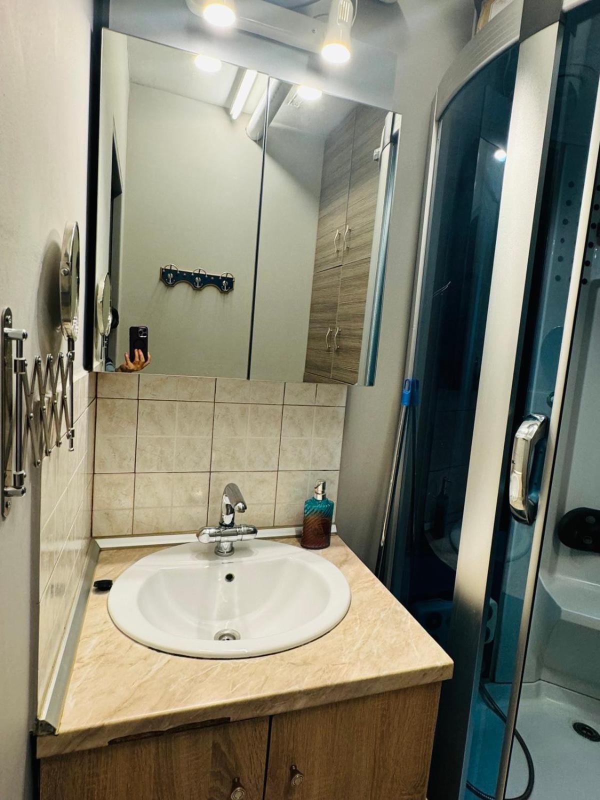 Apartment Day In 2 Athen